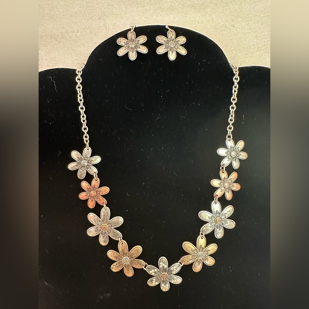 Tri-Color Floral Daisy Bib Statement Necklace & Matching Earrings Boho Western